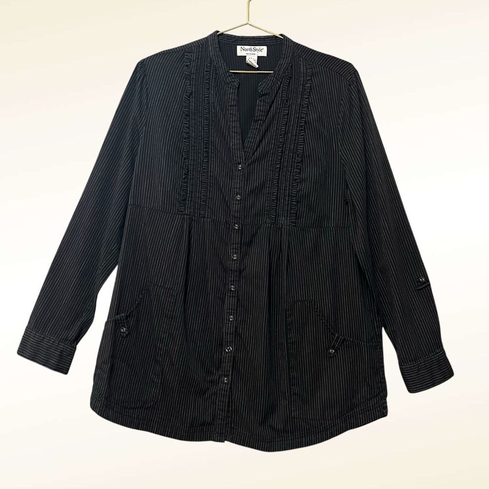 NorthStyle Pleated Button Down Painters Shirt Size Large Pinstripe Pockets Artsy